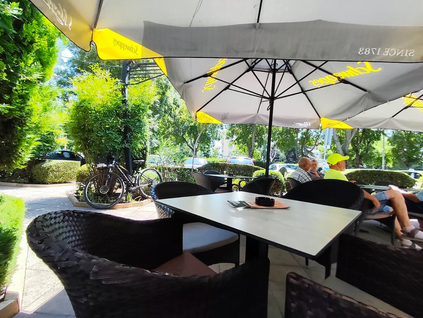 Cafe Paradise